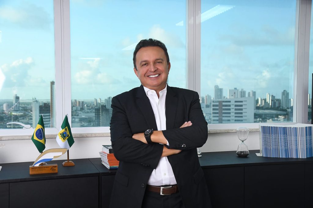 FEBRAC: mudança na jornada de trabalho avança e setor de serviços alerta para alta de custos e risco de demissões