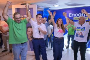 Álvaro Dias recebe apoio de Márcio Gomes na Zona Norte e assume compromisso de recuperar vias estaduais da região