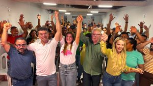 VEREADOR ERIBALDO MEDEIROS REÚNE GRUPO POLÍTICO NAS ROCAS E DECLARA APOIO À PRÉ-CANDIDATURA DE NINA SOUZA