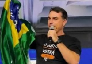 Após eliminação na Copa, Flávio Bolsonaro culpa PT e diz que país “nunca mais ganhou nada”