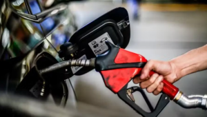 MPF pede na Justiça suspensão do aumento do etanol em 32% na gasolina e indenização de R$ 500 milhões por danos coletivos