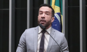 BOLETOS VENCIDOS? Janones é cobrado pela PGR a comprovar quitação de acordo no caso da rachadinha